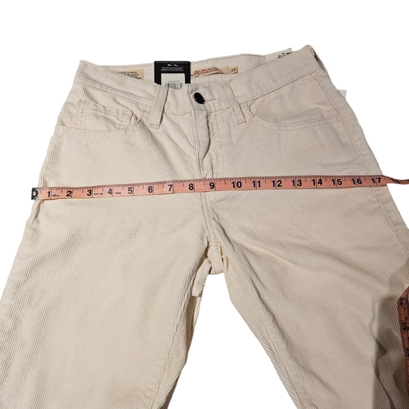Ladies Levi's mid Rise corduroy - Picture 5 of 11